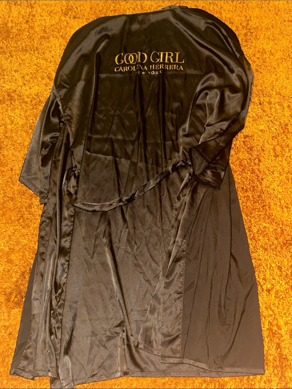 Carolina Herrera Black Satin Kimono-Style Robe with Tie Belt - Picture 5 of 8